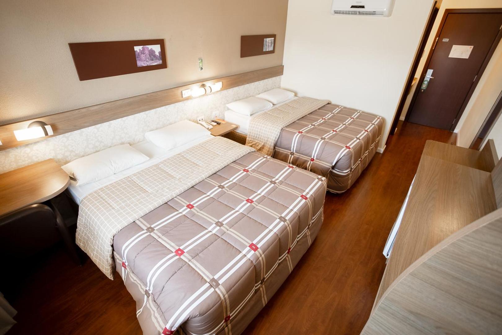 Hotel 10 Ponta Grossa Понта Гроса Екстериор снимка