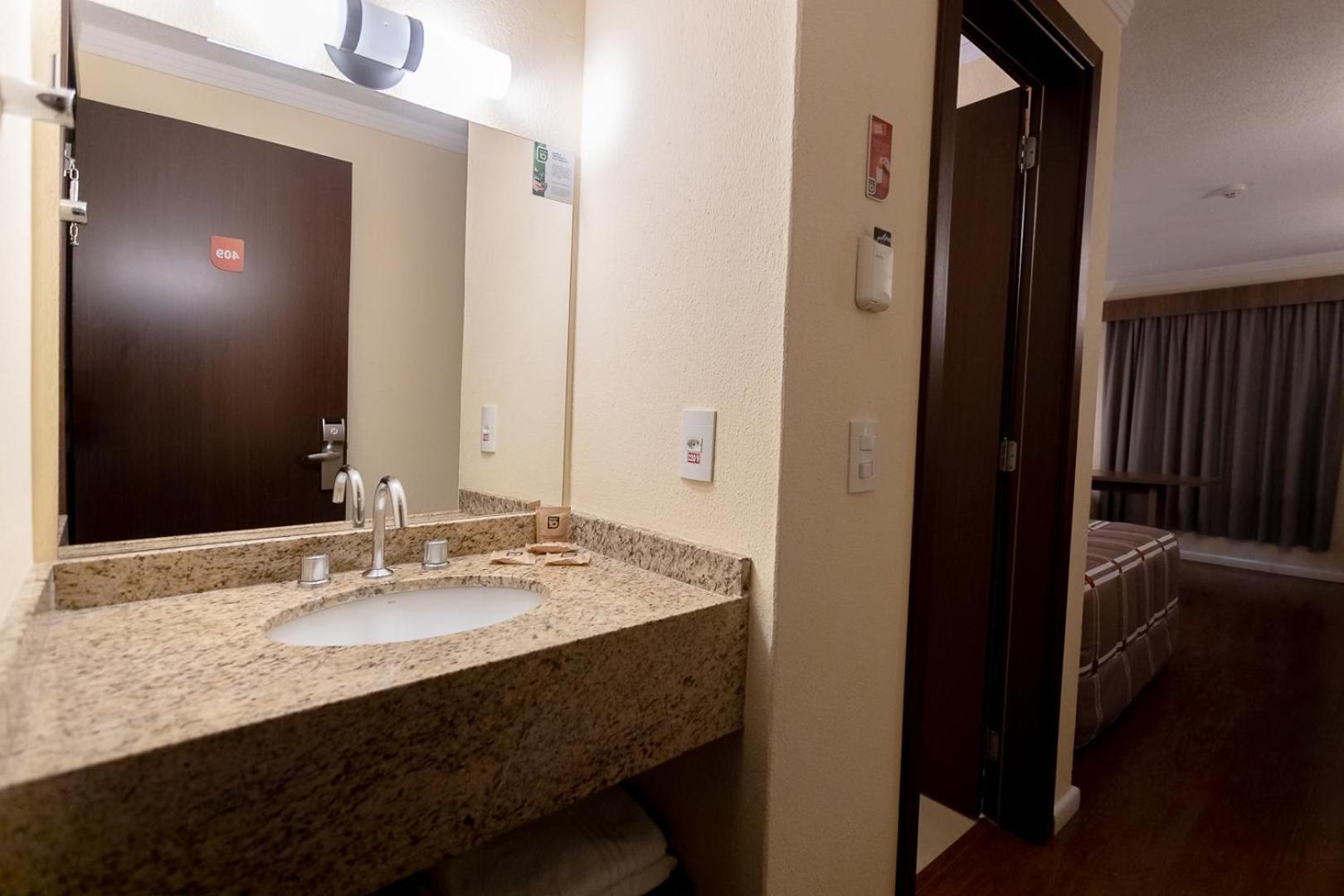 Hotel 10 Ponta Grossa Понта Гроса Екстериор снимка