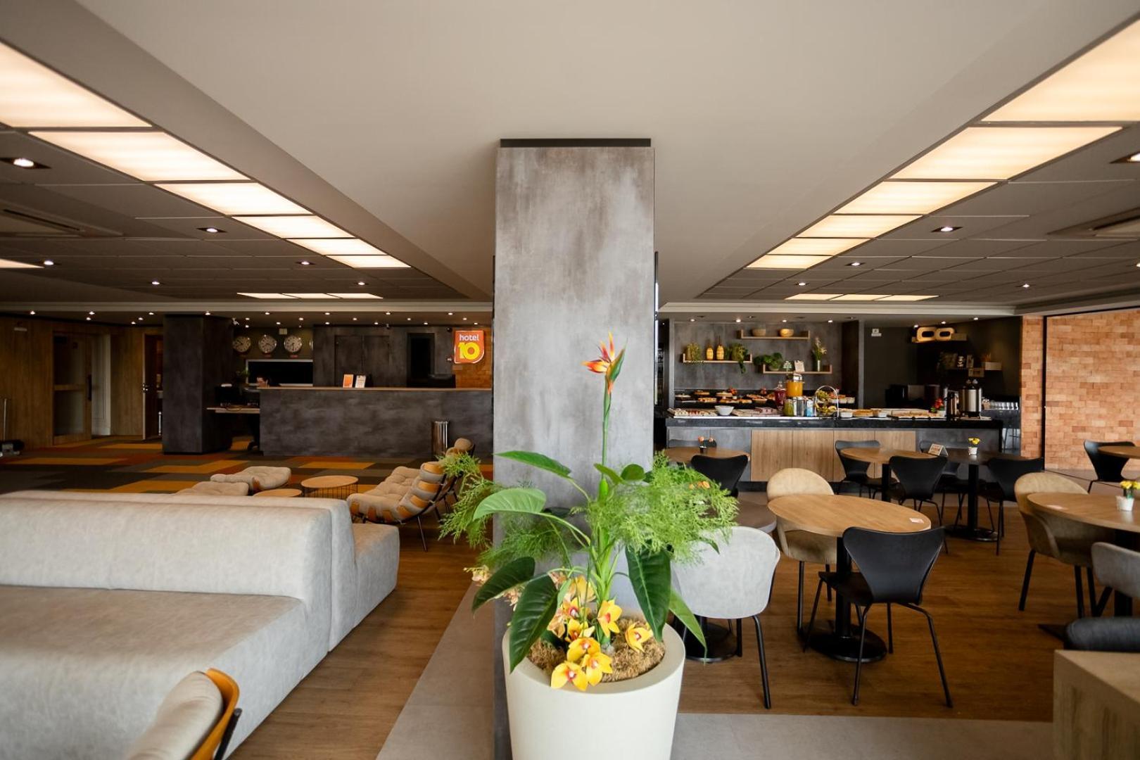 Hotel 10 Ponta Grossa Понта Гроса Екстериор снимка