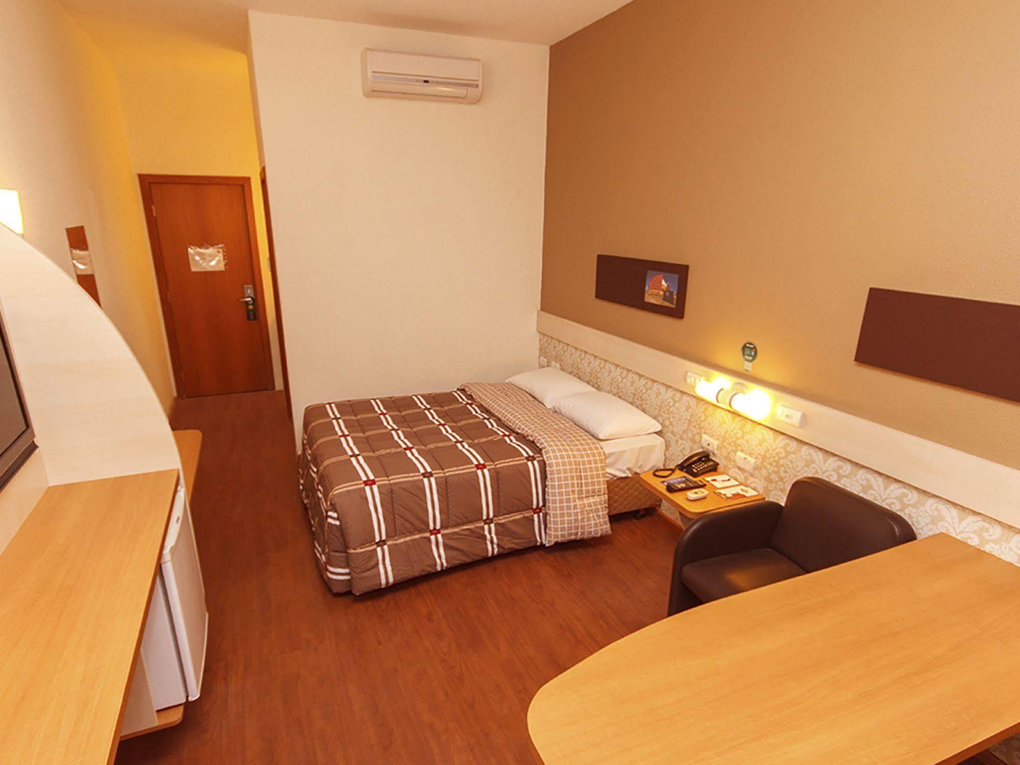 Hotel 10 Ponta Grossa Понта Гроса Екстериор снимка