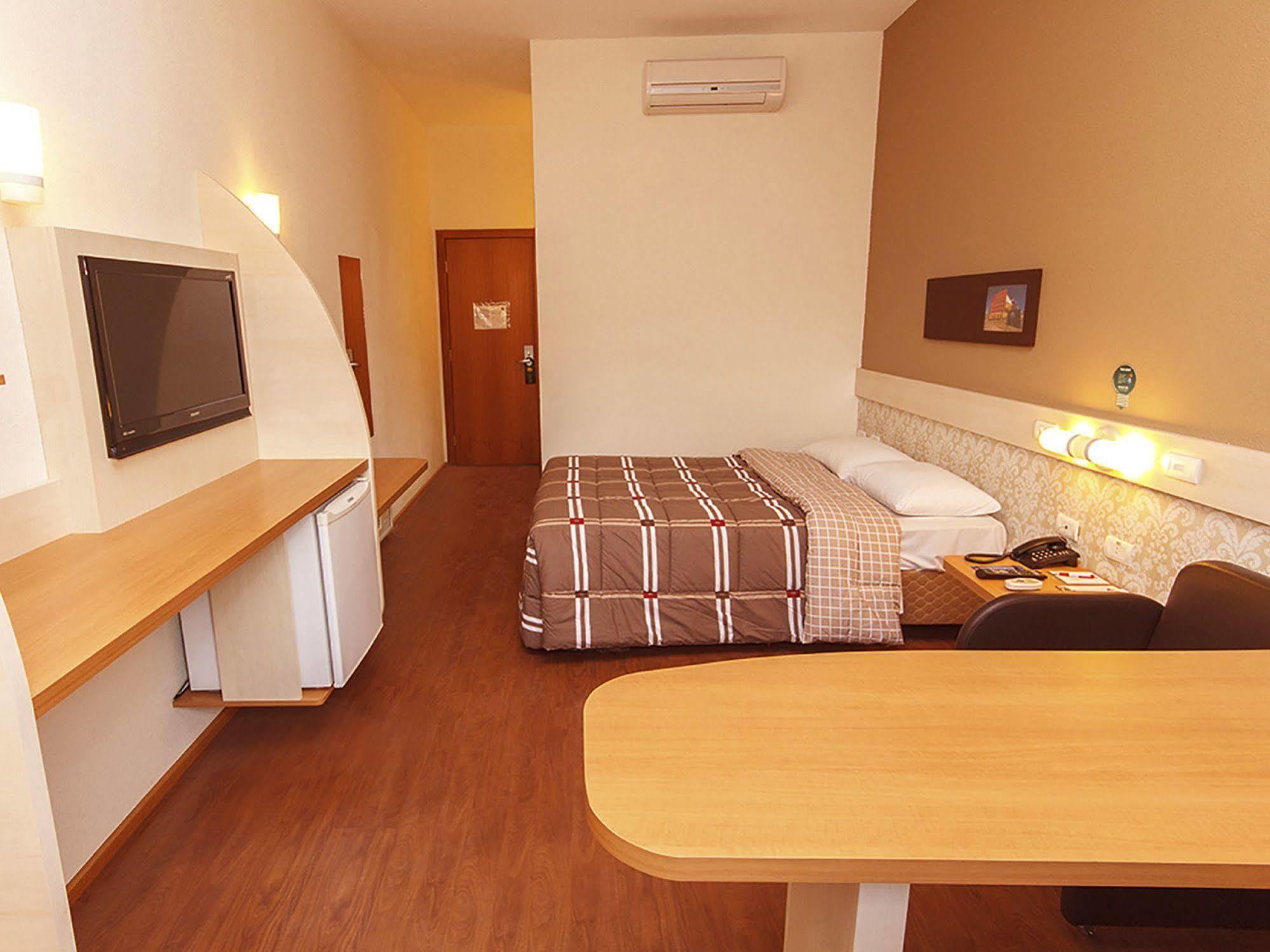 Hotel 10 Ponta Grossa Понта Гроса Екстериор снимка
