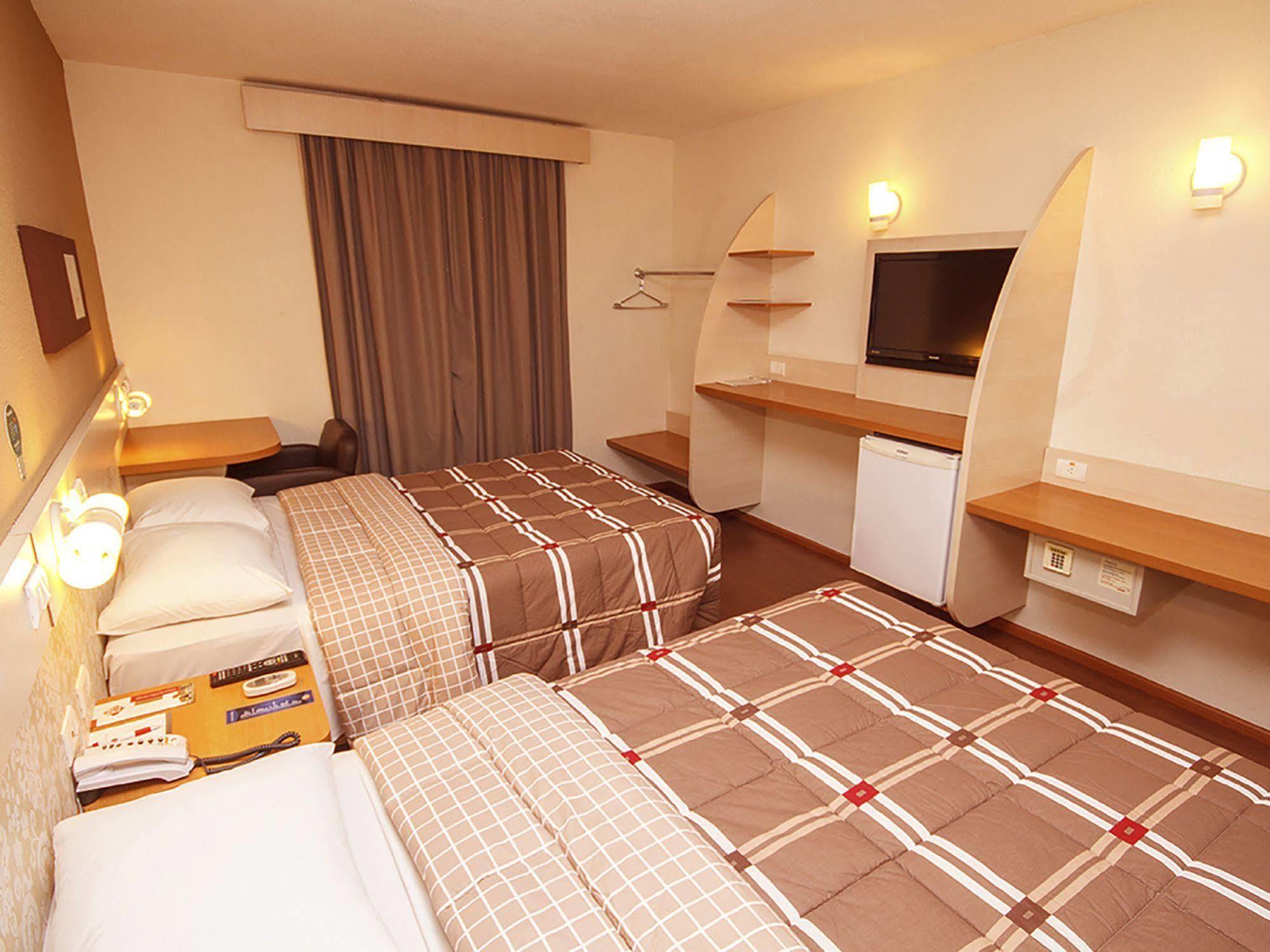 Hotel 10 Ponta Grossa Понта Гроса Екстериор снимка